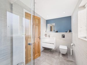 En-suite- click for photo gallery